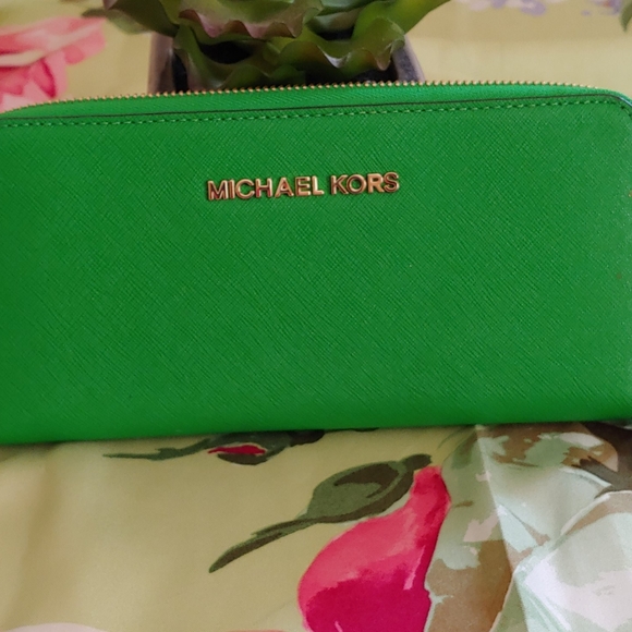 Michael Kors Handbags - MK walett.